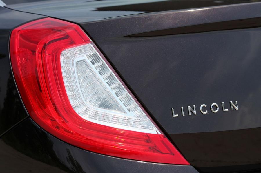  Lincoln MKS EcoBoost 2013 года  (фото 38 из 42)